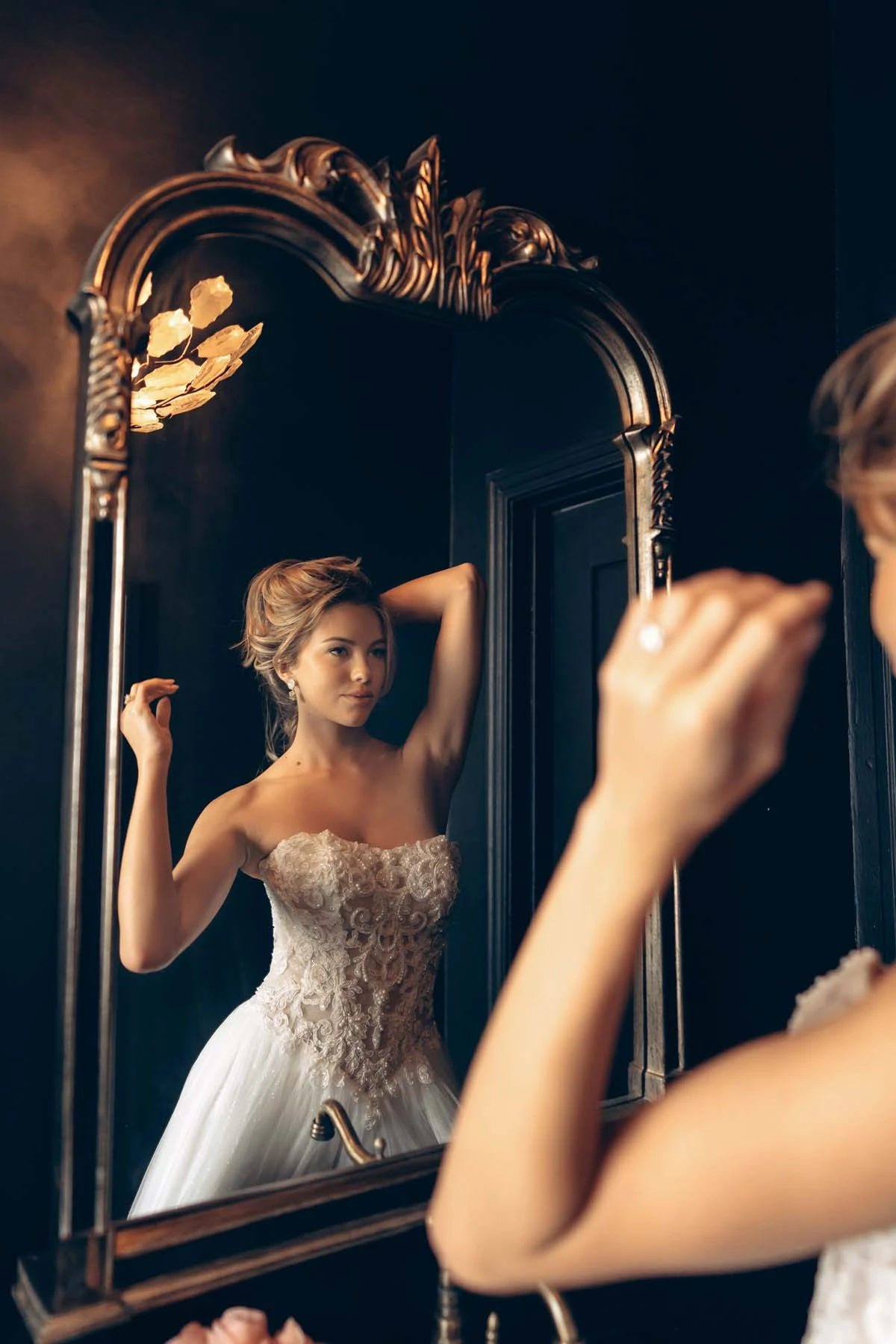 sy8301 Trägerloses Ball-Brautkleid aus funkelndem Tüll und Spitze mit transparentem Korsettoberteil  by Stella York
