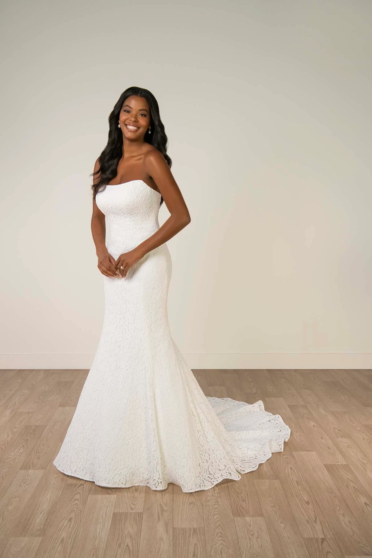 sy8306 Trägerloses Meerjungfrau-Brautkleid aus Spitze mit wellenförmigem Saum  by Stella York