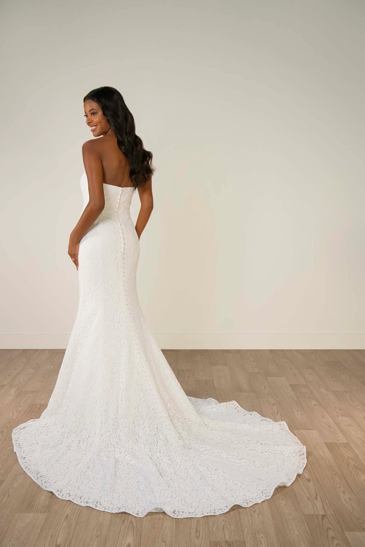 sy8306 Trägerloses Meerjungfrau-Brautkleid aus Spitze mit wellenförmigem Saum  by Stella York