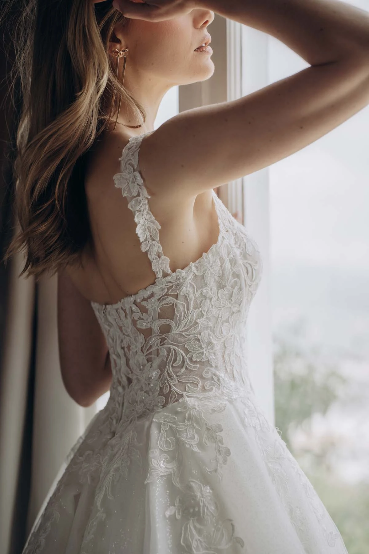 sy8314 Funkelndes A-Linien-Brautkleid aus Tüll und Spitze mit Korsettoberteil und tiefem V-Ausschnitt  by Stella York