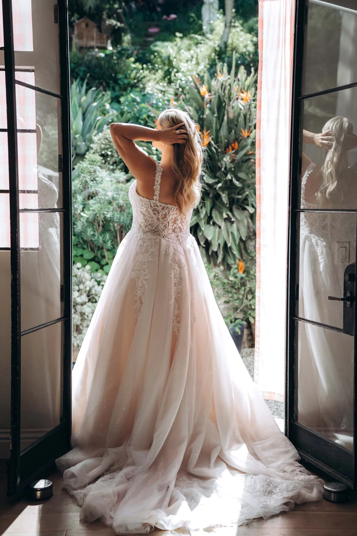 sy8314 Funkelndes A-Linien-Brautkleid aus Tüll und Spitze mit Korsettoberteil und tiefem V-Ausschnitt  by Stella York