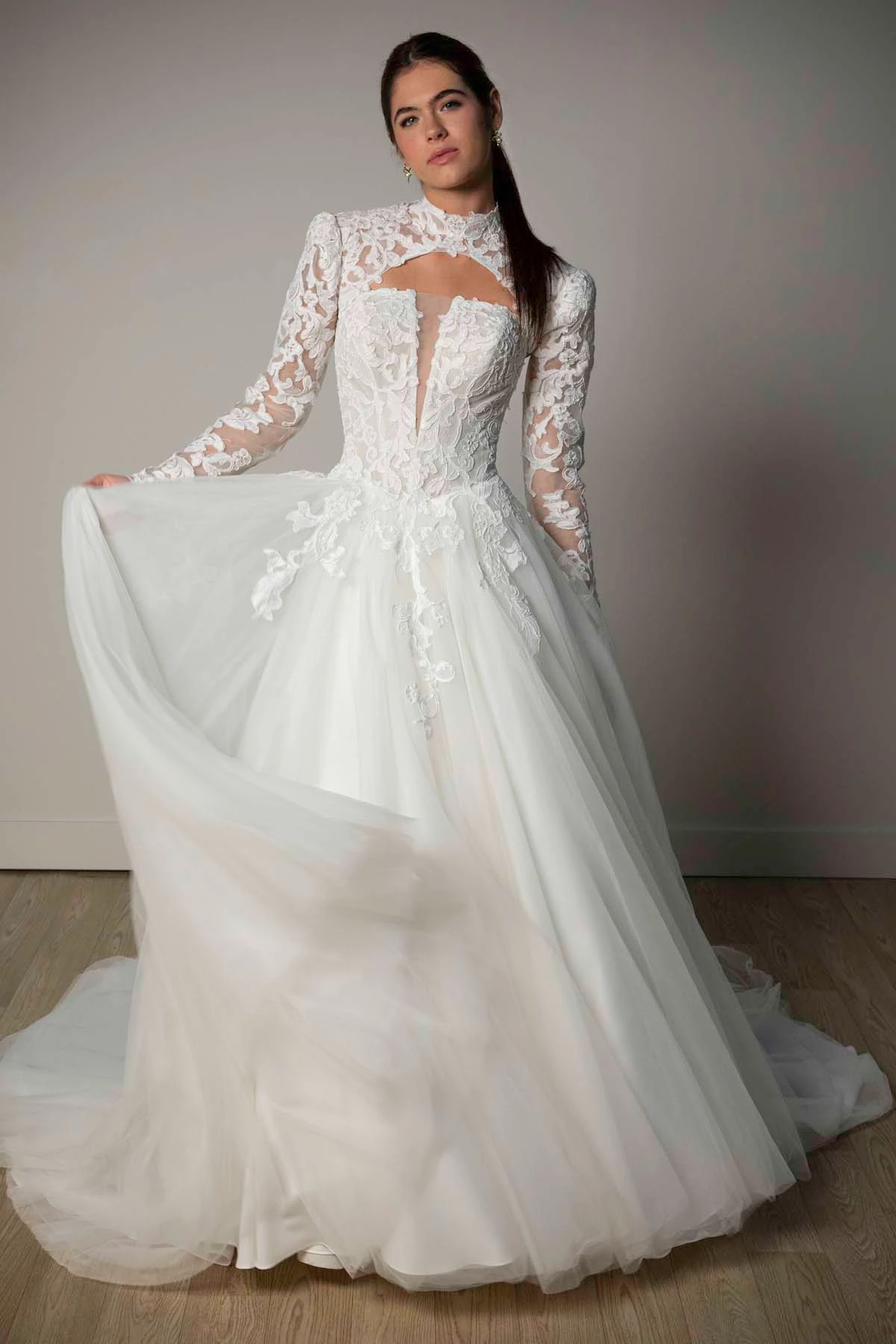 sy8324 A-Linien-Brautkleid aus Spitze und Tüll mit tiefem Ausschnitt und abnehmbarem High-Neck-Body  by Stella York