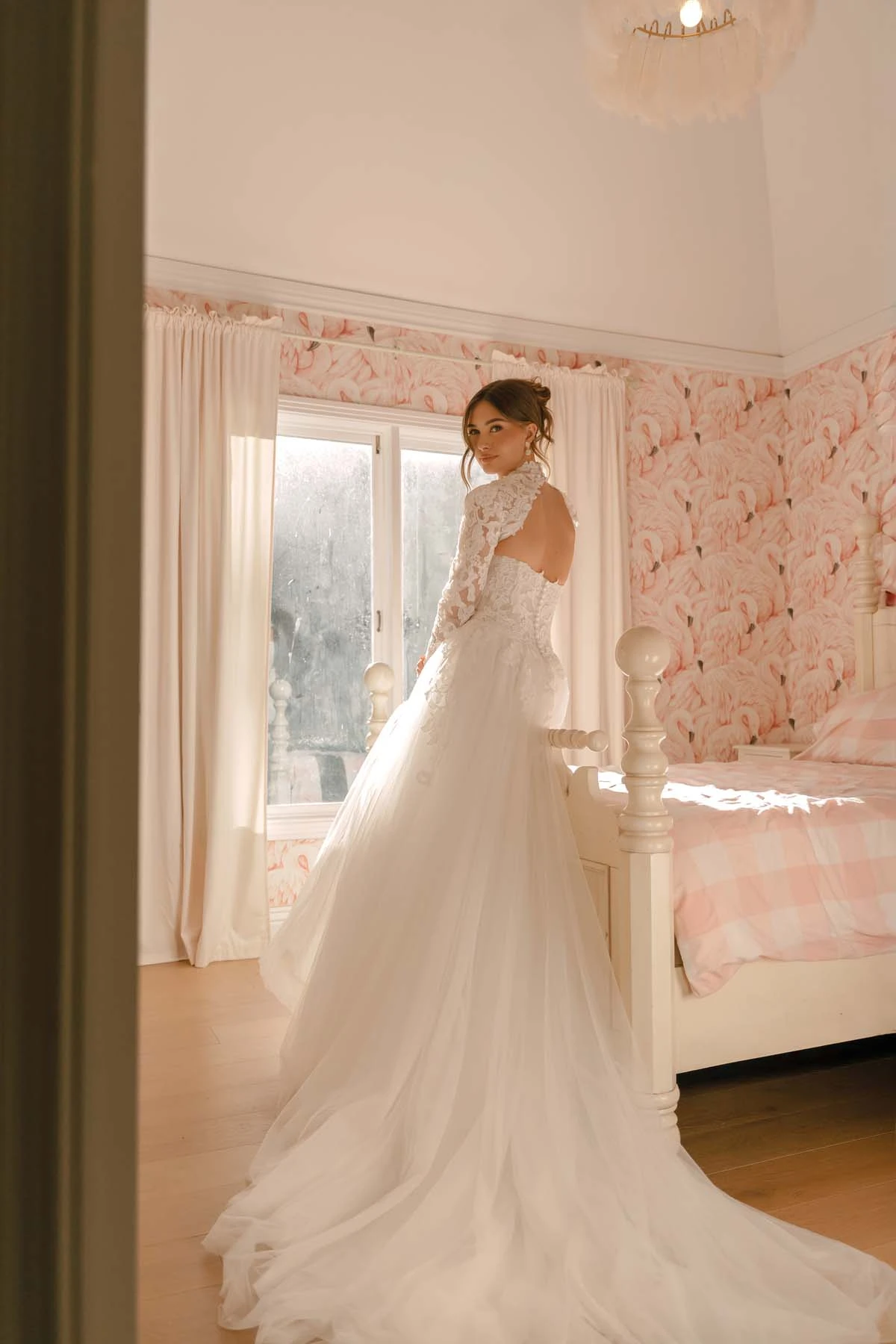 sy8324 A-Linien-Brautkleid aus Spitze und Tüll mit tiefem Ausschnitt und abnehmbarem High-Neck-Body  by Stella York
