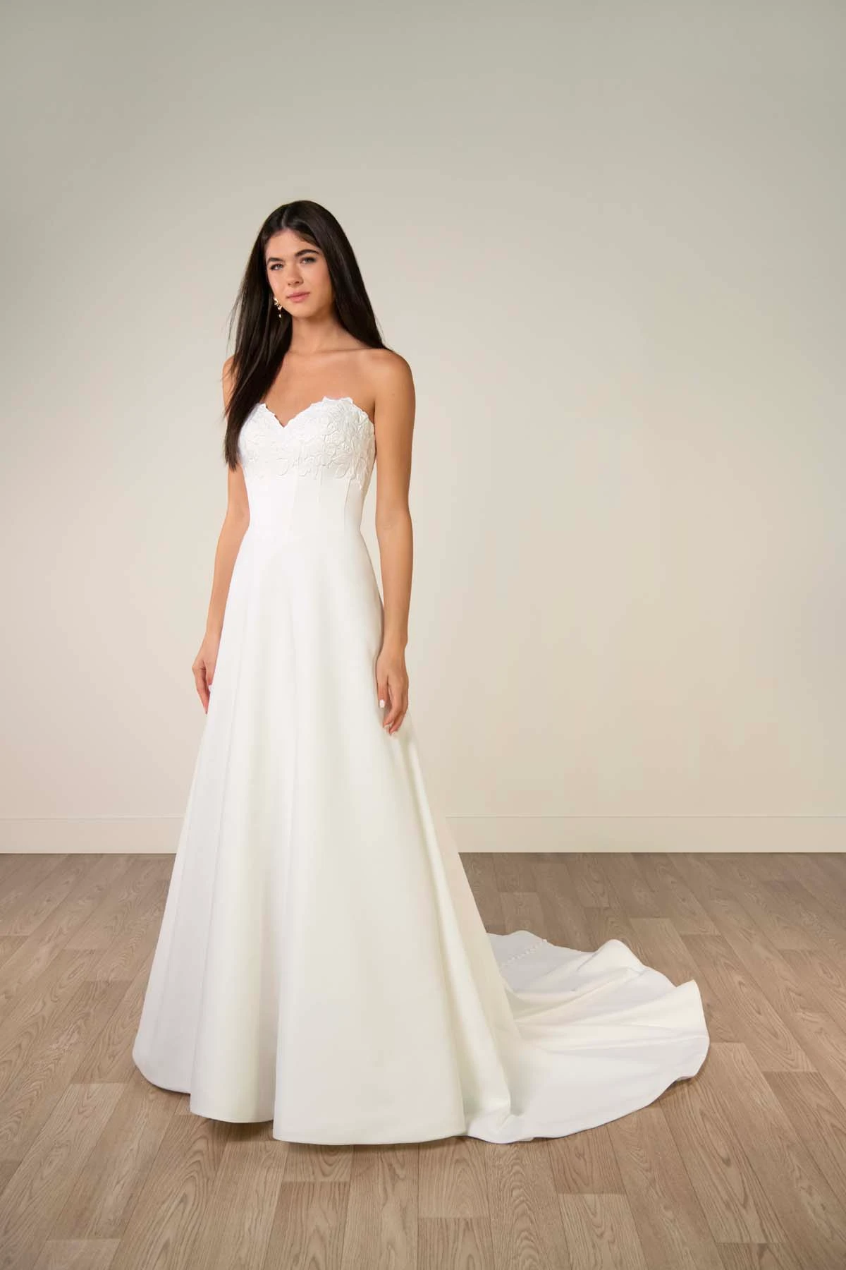 sy8328 Trägerloses A-Linien-Brautkleid aus Spitze und mattem Satin mit herzförmigem Ausschnitt  by Stella York