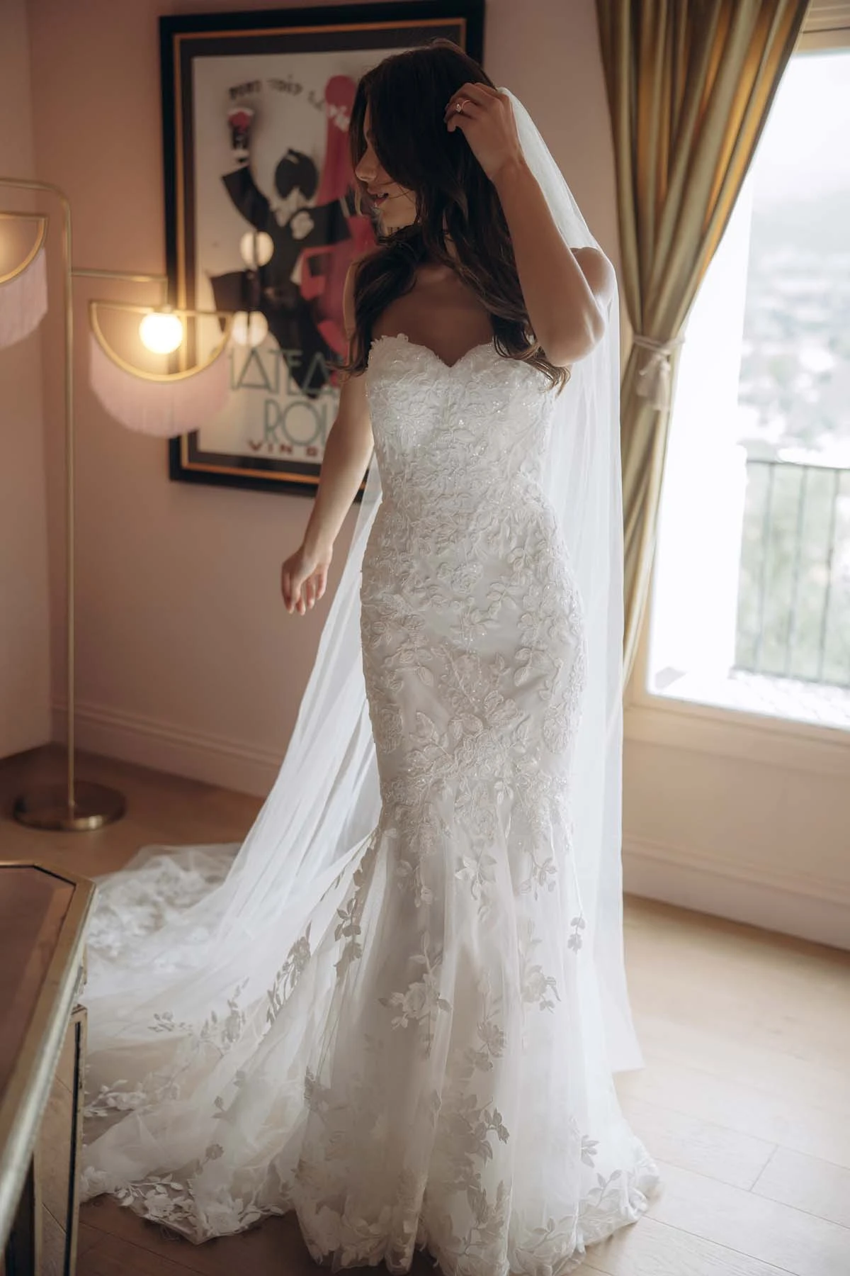 Funkelndes Trompeten-Brautkleid aus Spitze und Tüll mit floralen Paillettenapplikationen, SY8332, byStella York