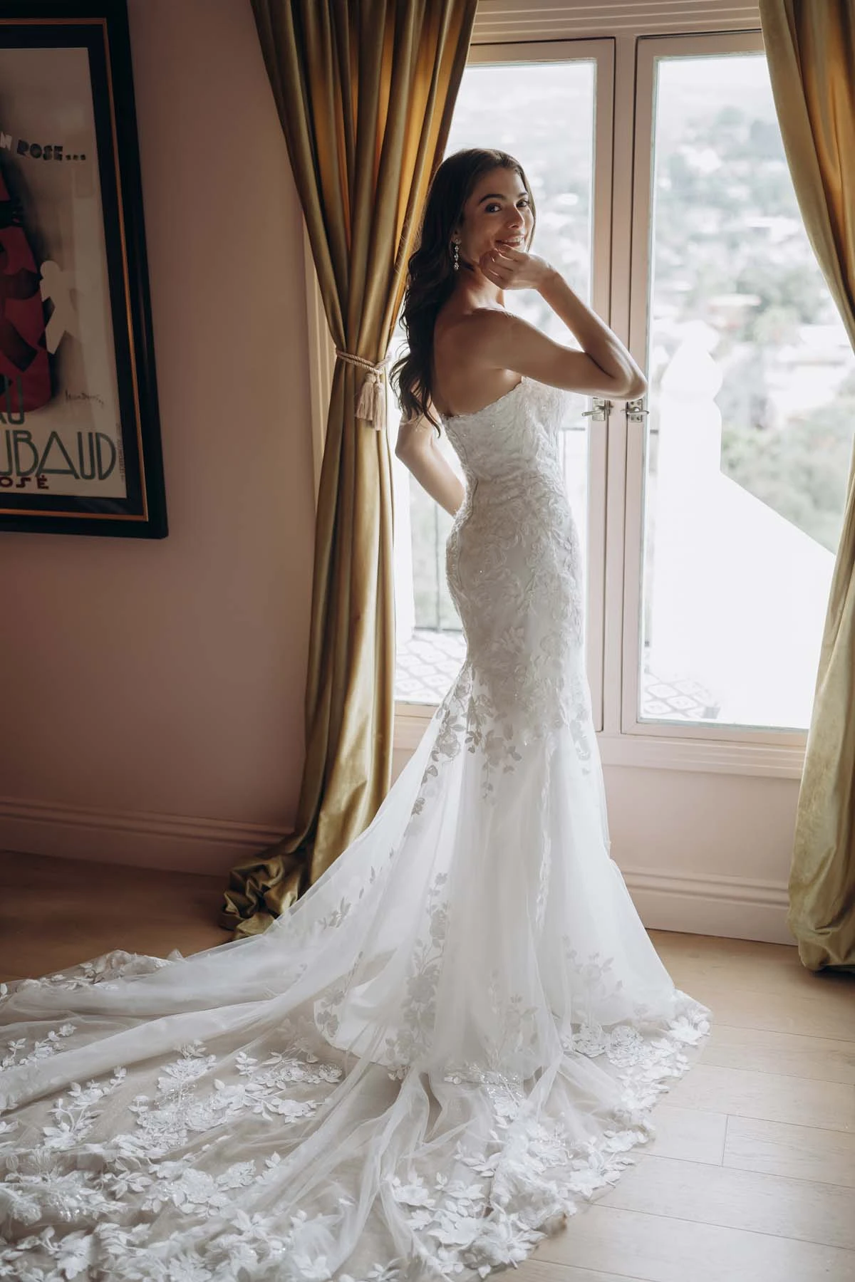 sy8332 Funkelndes Trompeten-Brautkleid aus Spitze und Tüll mit floralen Paillettenapplikationen  by Stella York