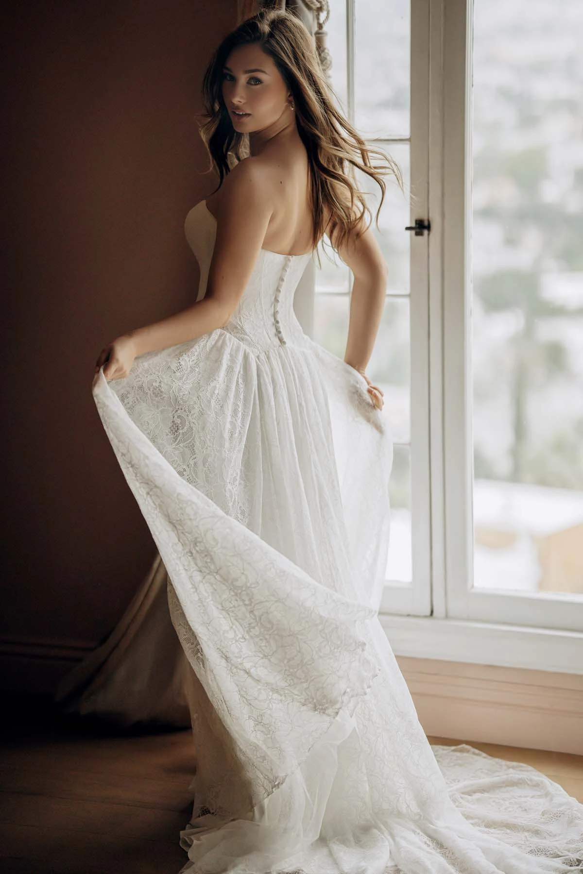 sy8341 A-Linien-Brautkleid aus Allover-Spitze mit herzförmigem Ausschnitt und wellenförmiger Schleppe  by Stella York