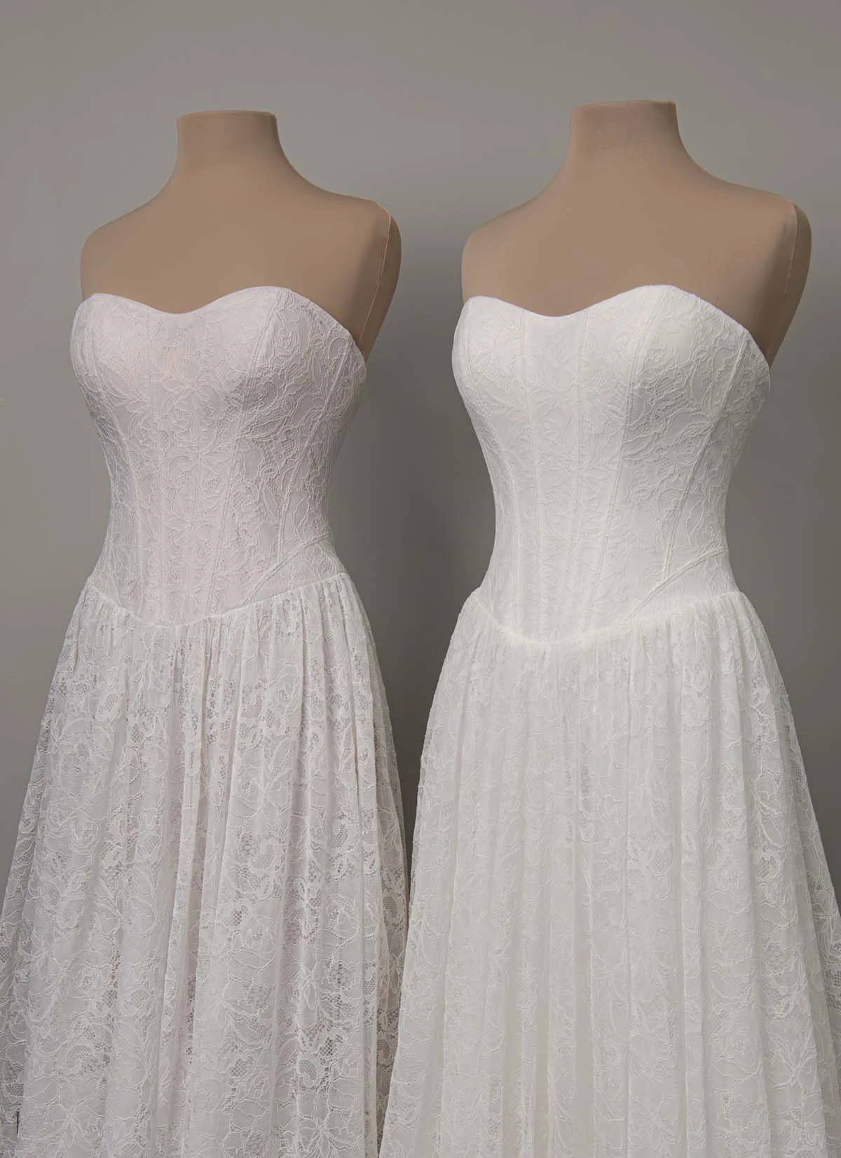 sy8341 A-Linien-Brautkleid aus Allover-Spitze mit herzförmigem Ausschnitt und wellenförmiger Schleppe  by Stella York