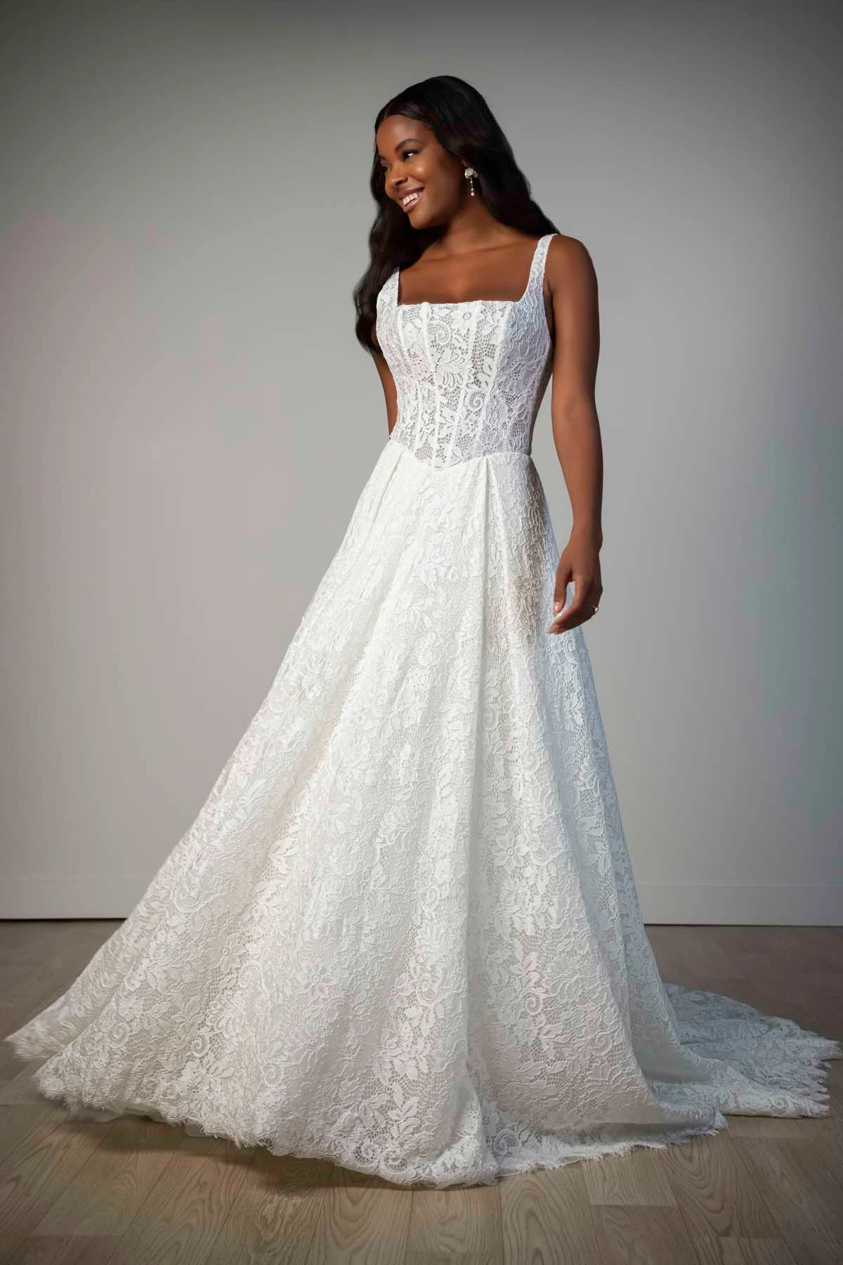 sy8344 A-Linien-Brautkleid aus Allover-Spitze mit Karree-Ausschnitt und Korsettoberteil  by Stella York