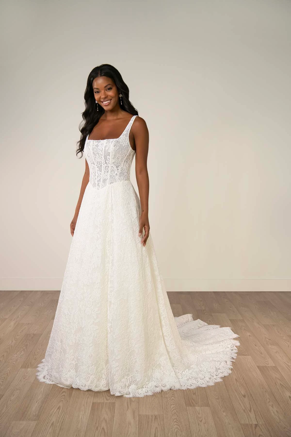 sy8344 A-Linien-Brautkleid aus Allover-Spitze mit Karree-Ausschnitt und Korsettoberteil  by Stella York