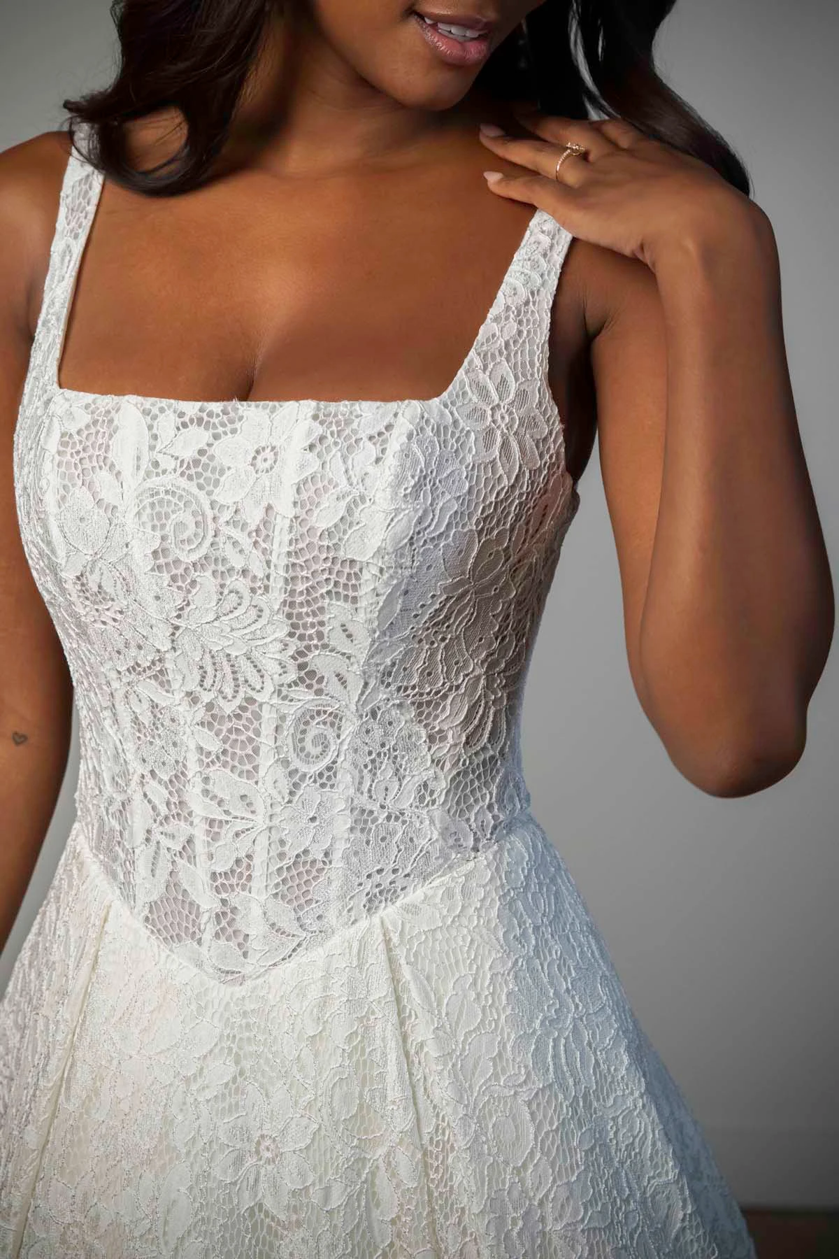 sy8344 A-Linien-Brautkleid aus Allover-Spitze mit Karree-Ausschnitt und Korsettoberteil  by Stella York
