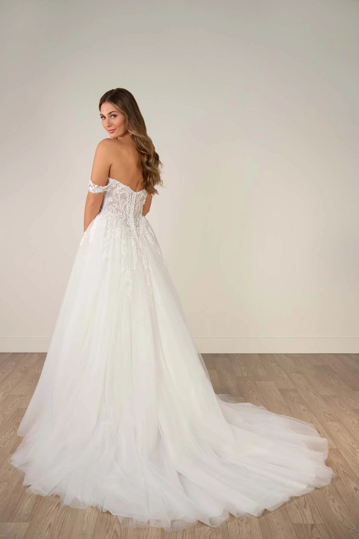 sy8345 Schulterfreies A-Linien-Brautkleid aus Spitze und Tüll mit abnehmbaren floralen Trägern  by Stella York