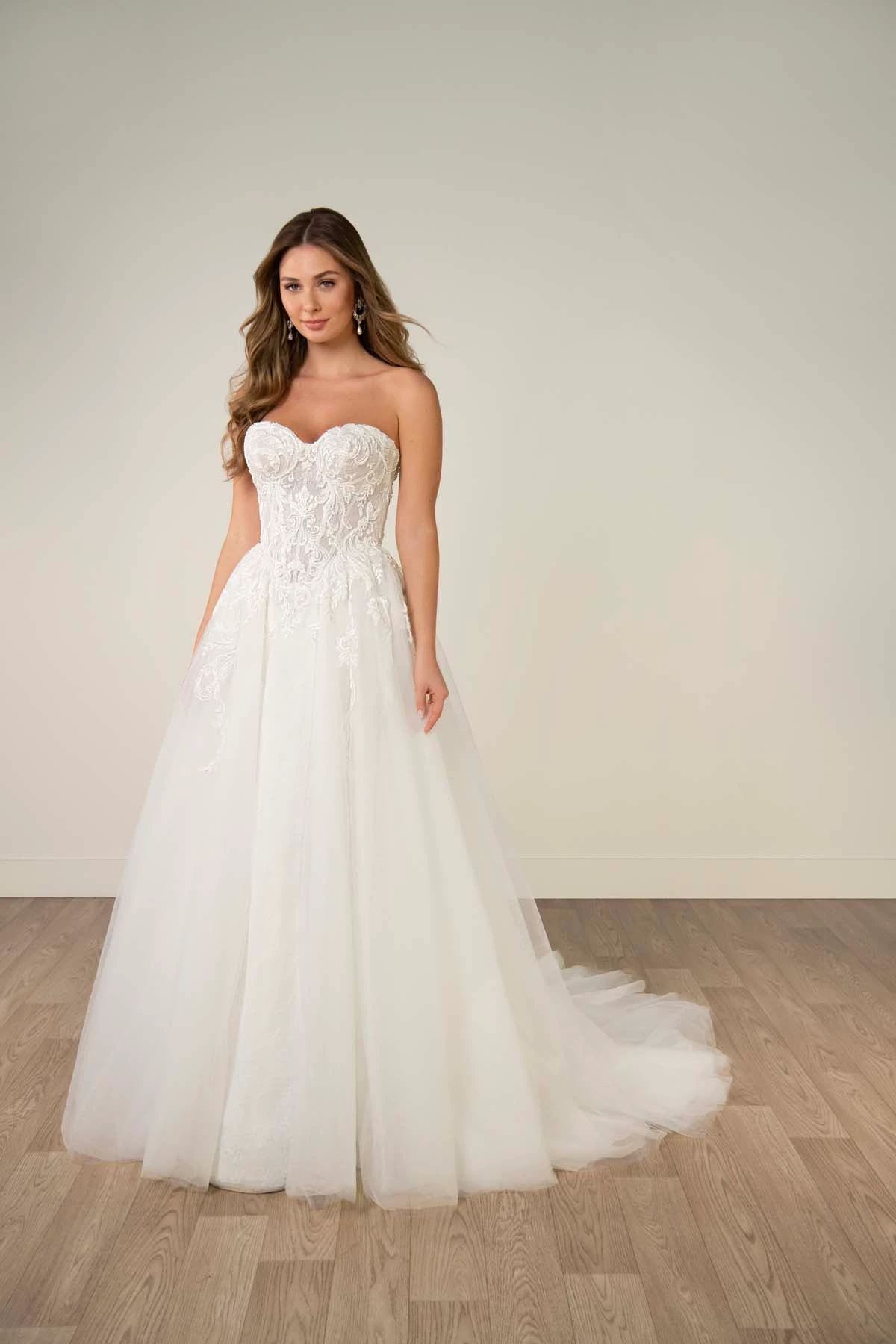 sy8345 Schulterfreies A-Linien-Brautkleid aus Spitze und Tüll mit abnehmbaren floralen Trägern  by Stella York