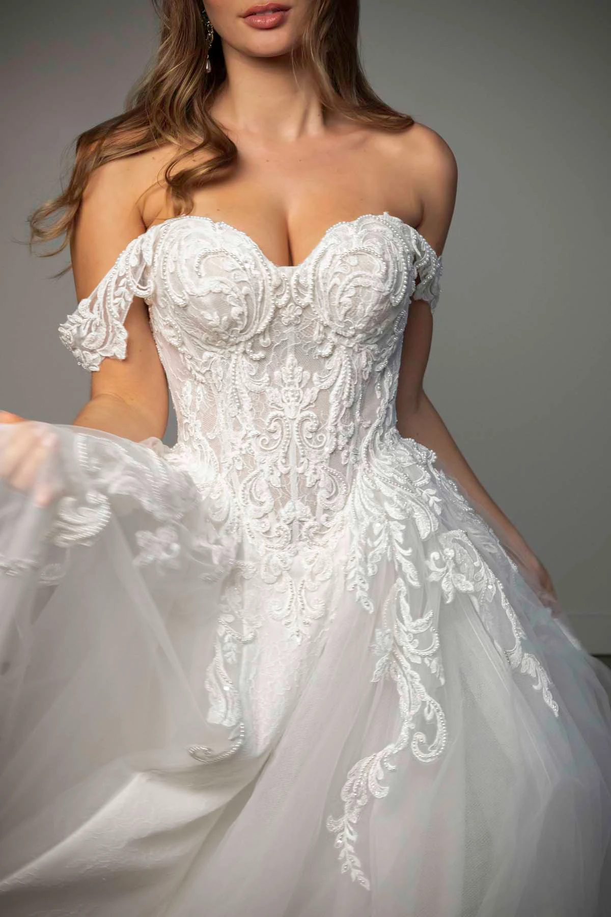 sy8345 Schulterfreies A-Linien-Brautkleid aus Spitze und Tüll mit abnehmbaren floralen Trägern  by Stella York
