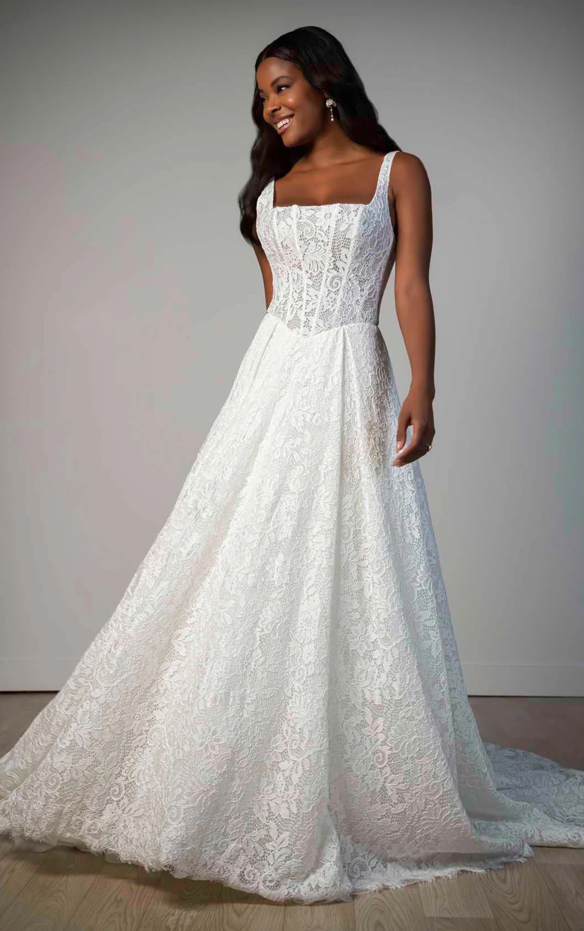 sy8344 A-Linien-Brautkleid aus Allover-Spitze mit Karree-Ausschnitt und Korsettoberteil  by Stella York