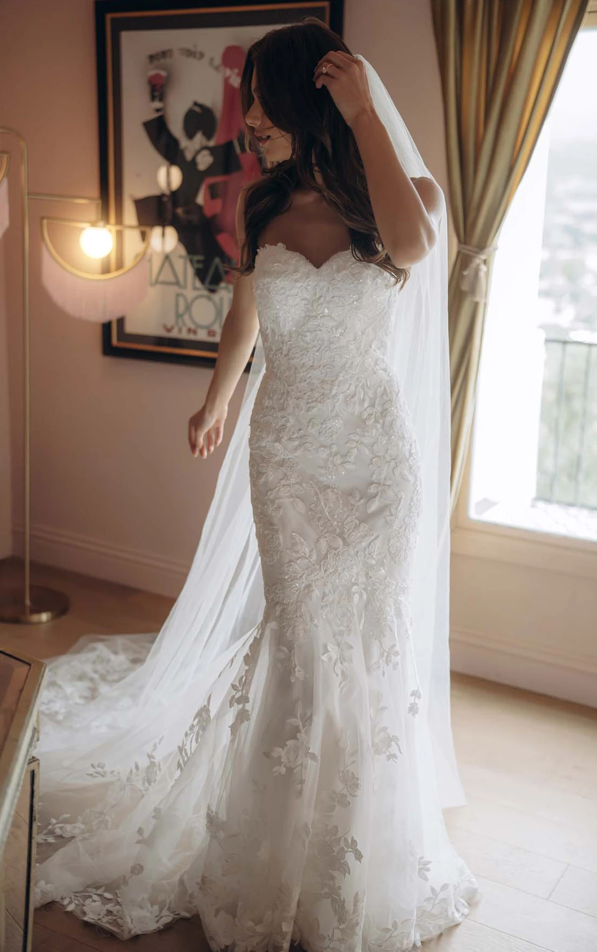 Funkelndes Trompeten-Brautkleid aus Spitze und Tüll mit floralen Paillettenapplikationen, SY8332, byStella York