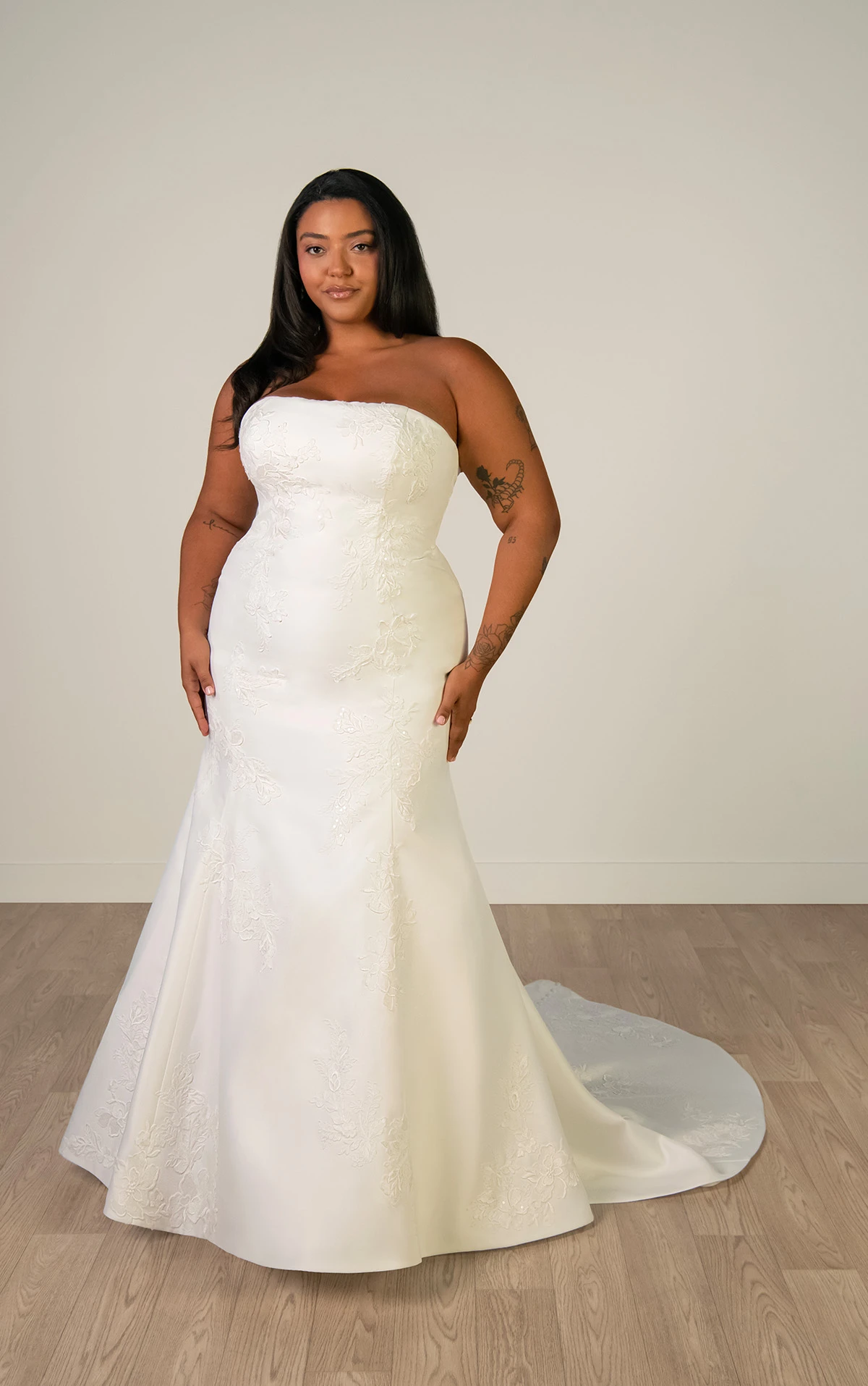 sy8251+ Trägerloses Meerjungfrau-Brautkleid in Übergröße aus Mikado mit Spitzendetails  by Stella York