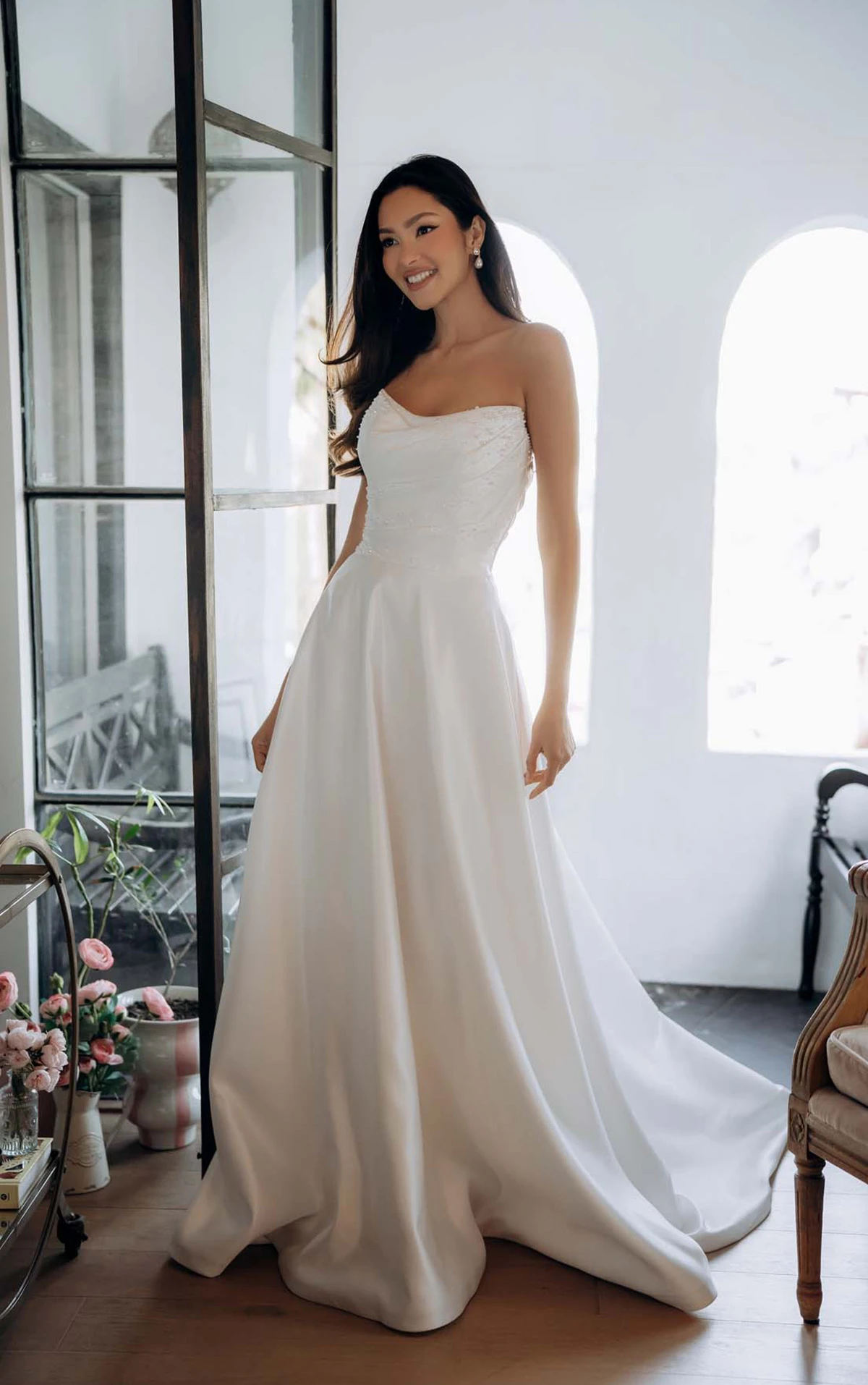 Trägerloses A-Linien-Brautkleid aus Satin mit perlmuttfarbener Perlenstickerei und Taschen, SY8318, byStella York