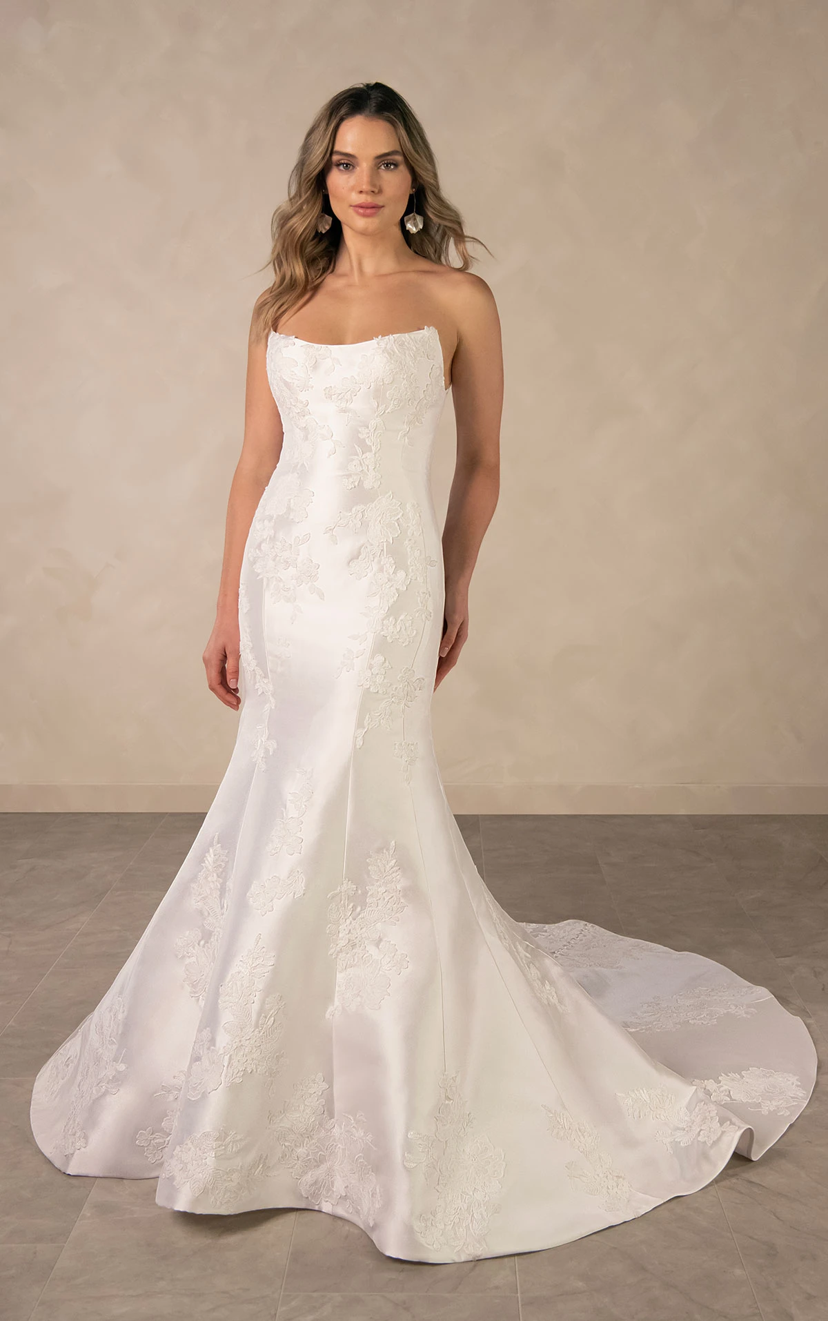 d4493 Elegantes Fit-and-Flare-Brautkleid aus matter Spitze und Mikado mit abnehmbarem Überrock  by Essense of Australia