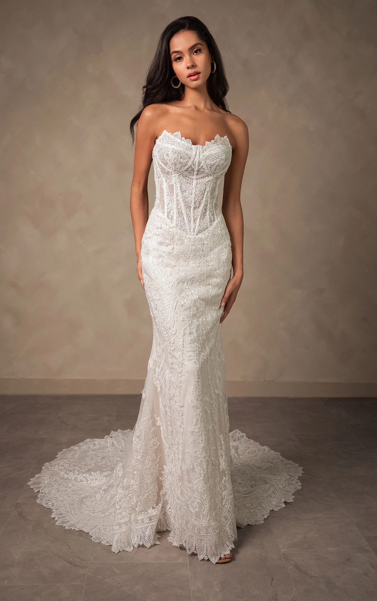 d4541 Glamouröses Fit-and-Flare-Brautkleid aus Spitze und Pailletten mit Korsettoberteil  by Essense of Australia