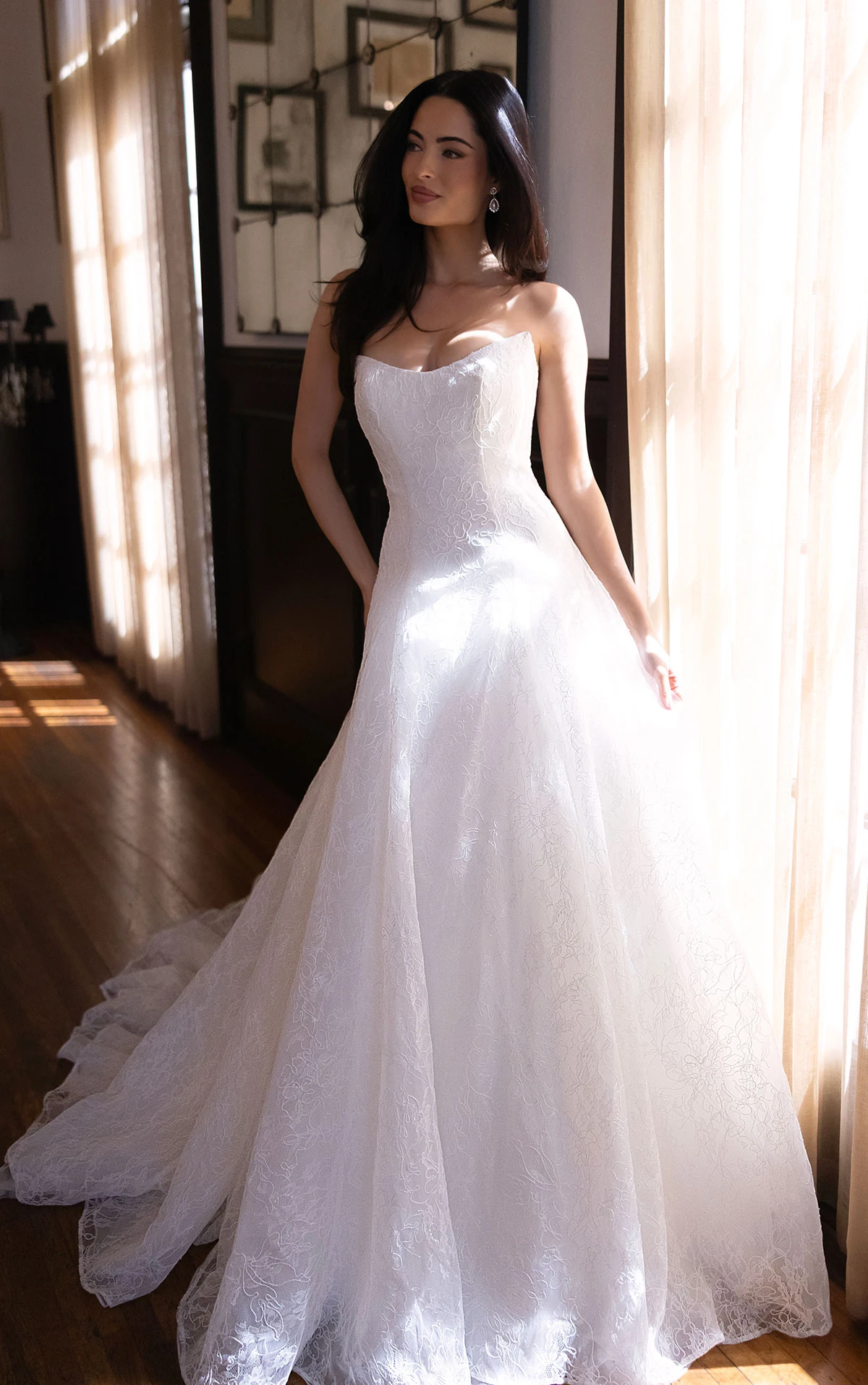 A-Linien-Brautkleid aus Allover-Spitze mit klassischem herzförmigem Ausschnitt, D4543, byEssense of Australia