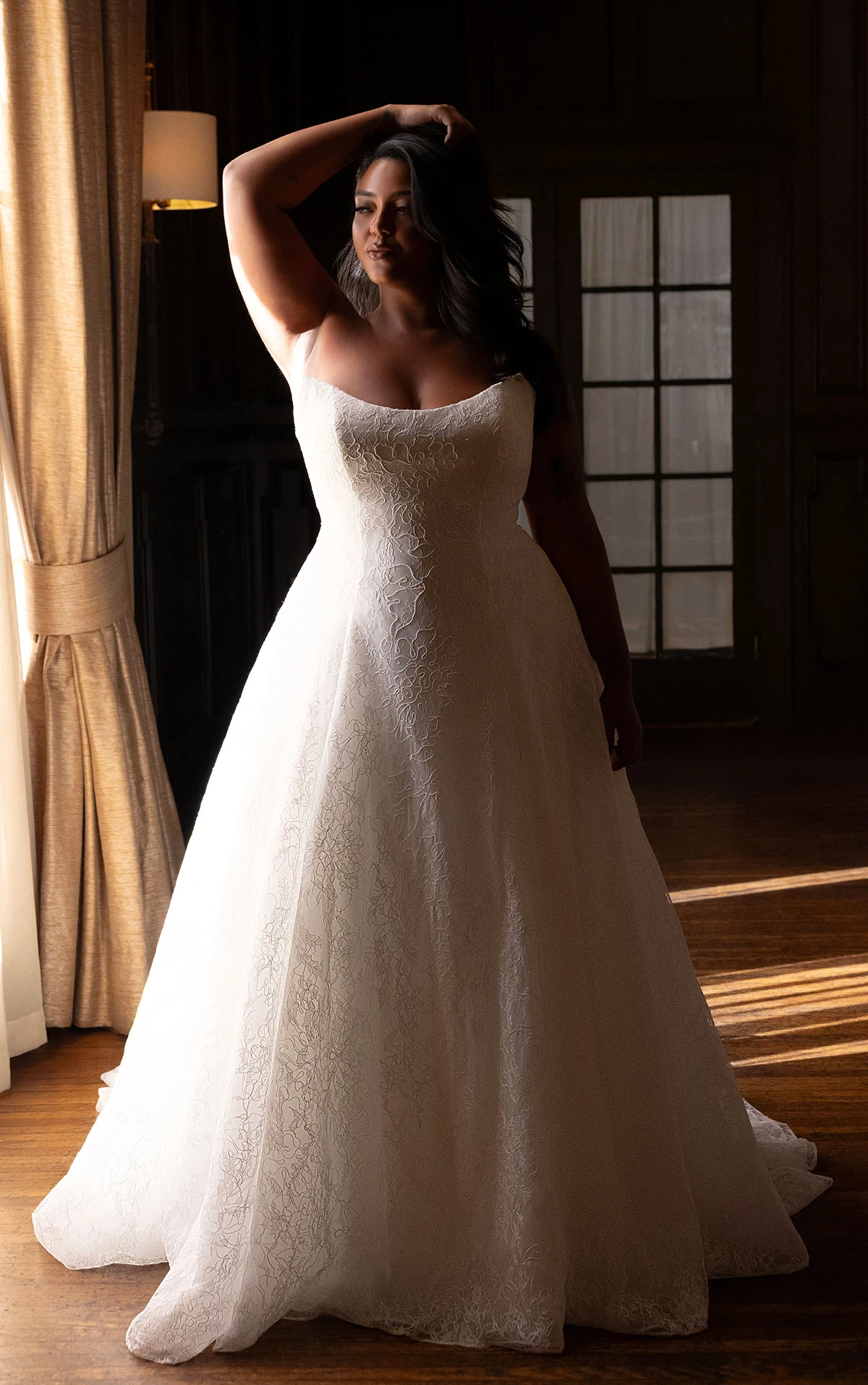 d4543 A-Linien-Brautkleid aus Allover-Spitze mit klassischem herzförmigem Ausschnitt  by Essense of Australia