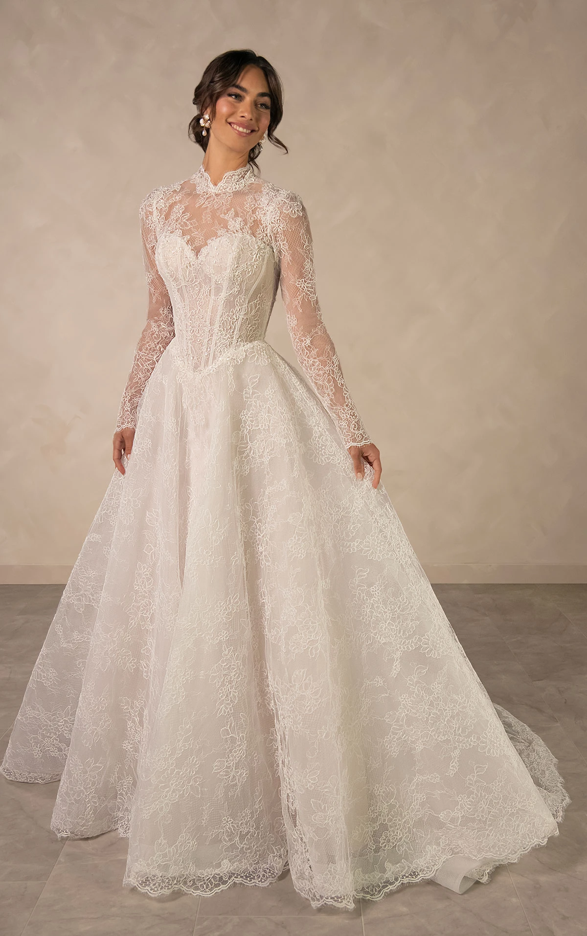 d4554 Elegantes A-Linien-Brautkleid aus Spitze mit hohem Ausschnitt und langen Ärmeln by Essense of Australia