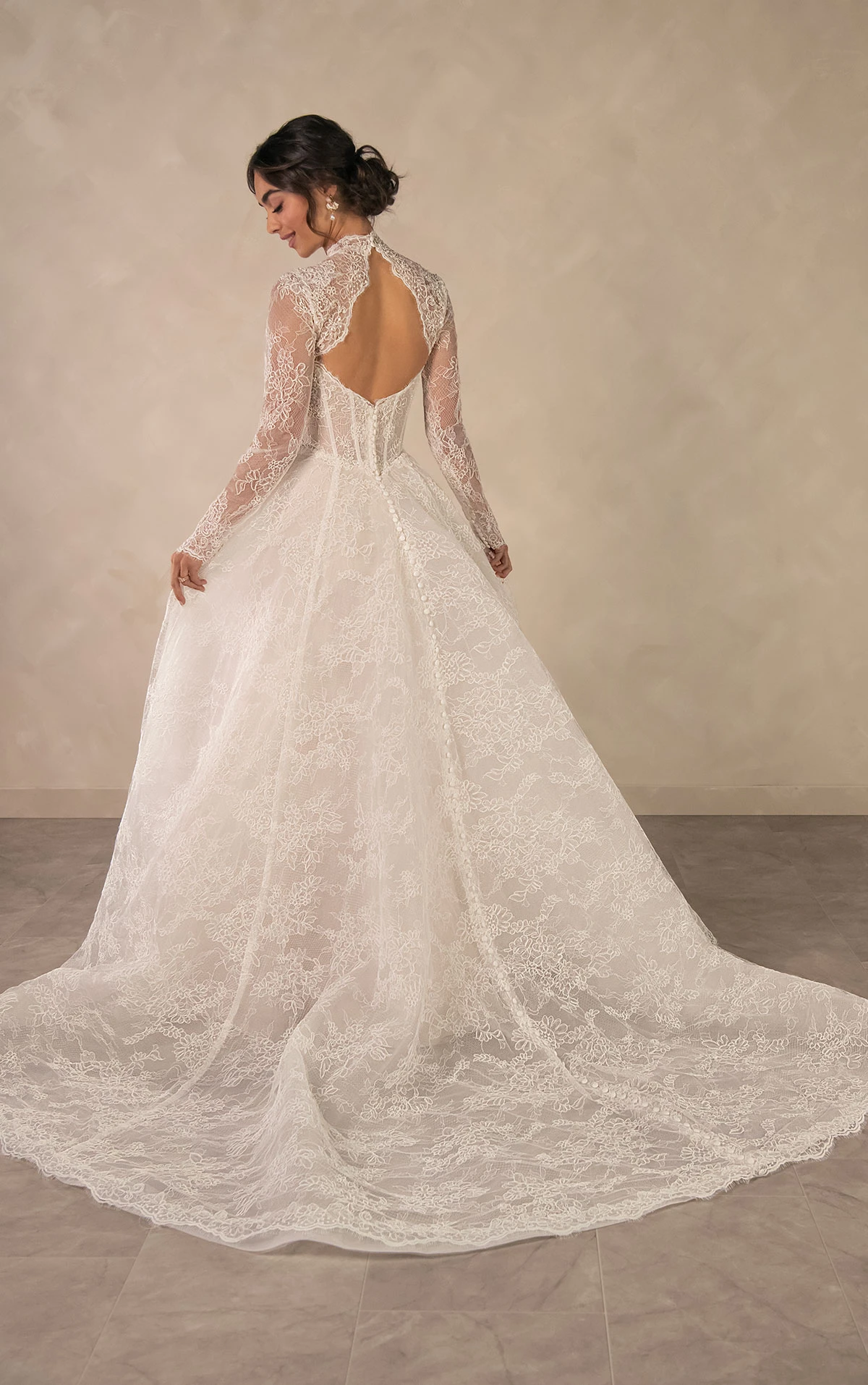 d4554 Elegantes A-Linien-Brautkleid aus Spitze mit hohem Ausschnitt und langen Ärmeln by Essense of Australia