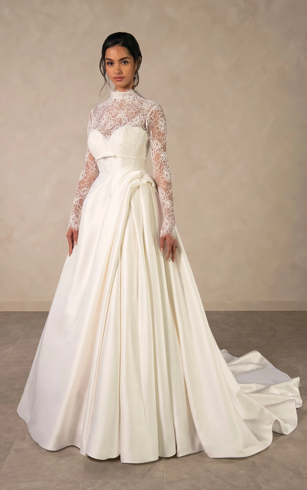 d4566 Royales Ball-Brautkleid aus Mikado mit transparentem, hohem Ausschnitt aus Illusionsspitze und langen Ärmeln  by Essense of Australia