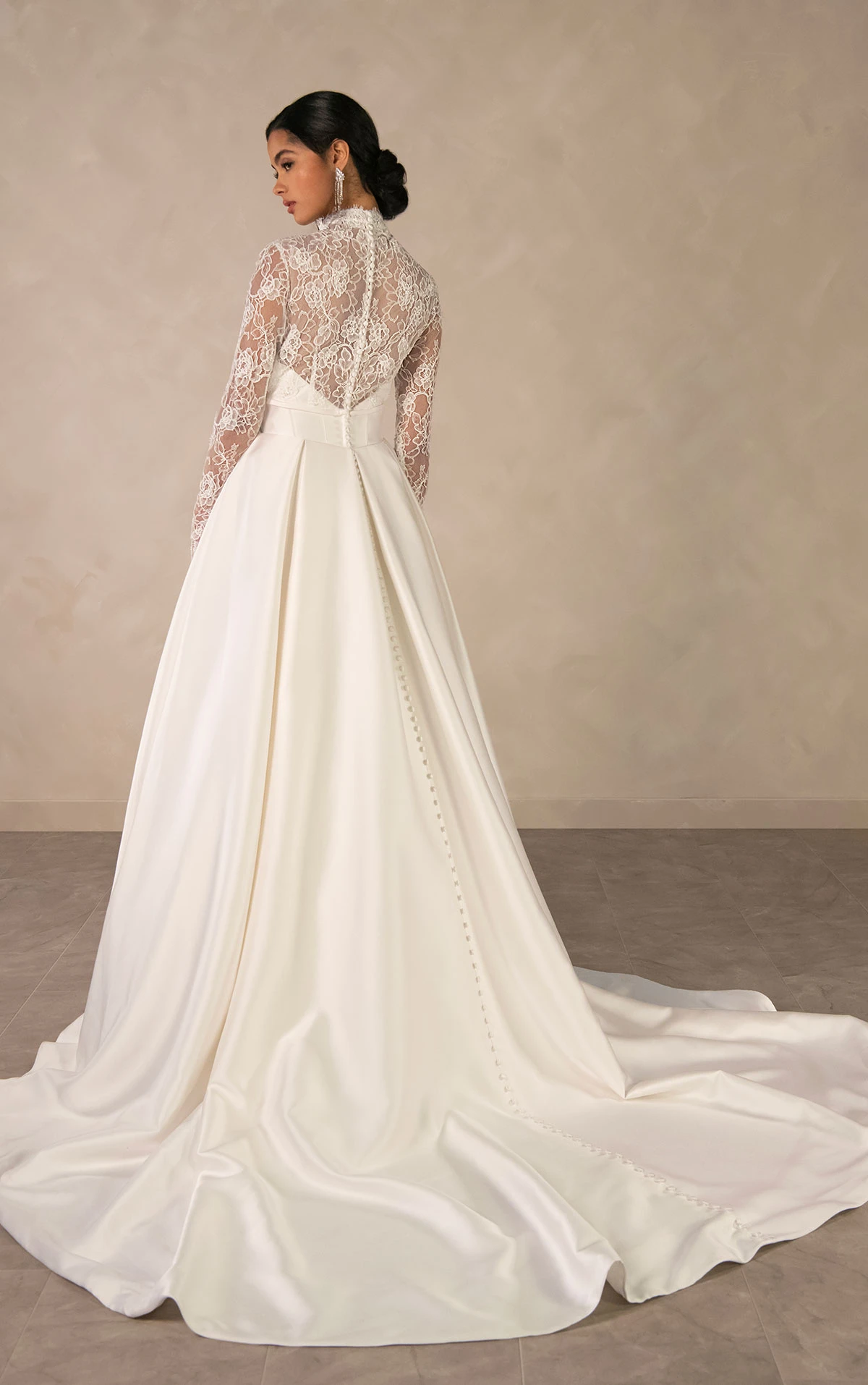 d4566 Royales Ball-Brautkleid aus Mikado mit transparentem, hohem Ausschnitt aus Illusionsspitze und langen Ärmeln  by Essense of Australia