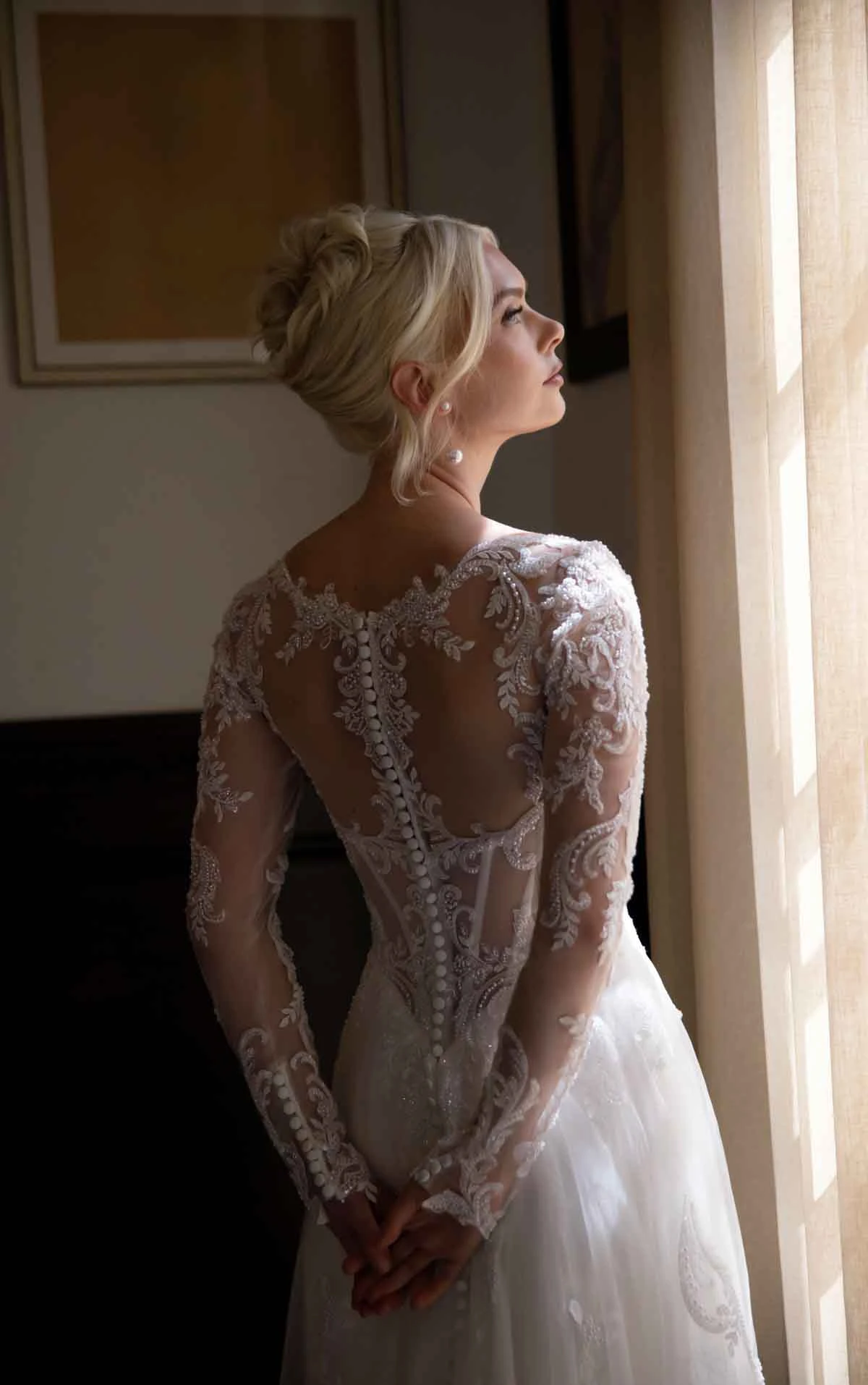 d4577 Romantic Sweetheart A-line Wedding Dress with Detachable Long Lace Sleeves by Essense of Australia