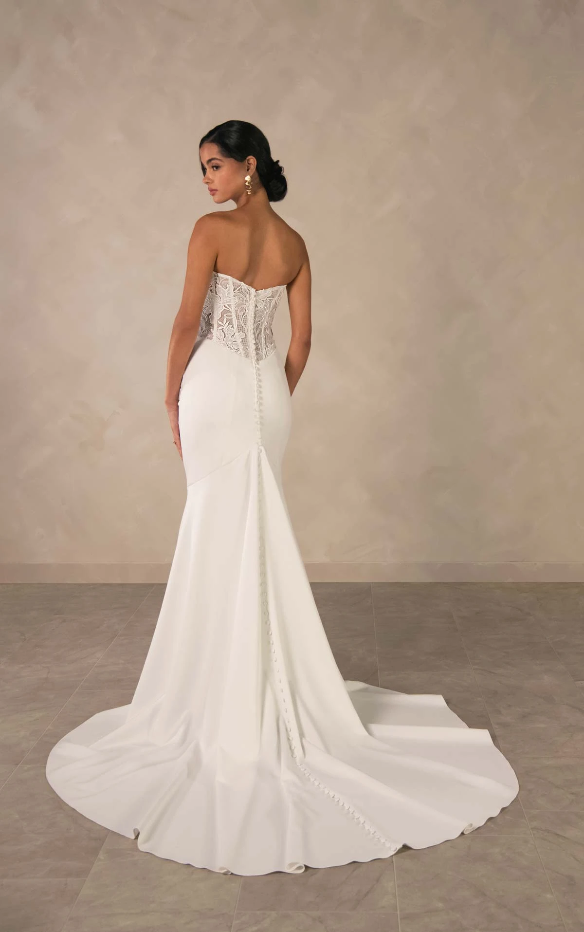 d4622 Romantic Lace Sheath Wedding Dress with Exposed Boning by Essense of Australia