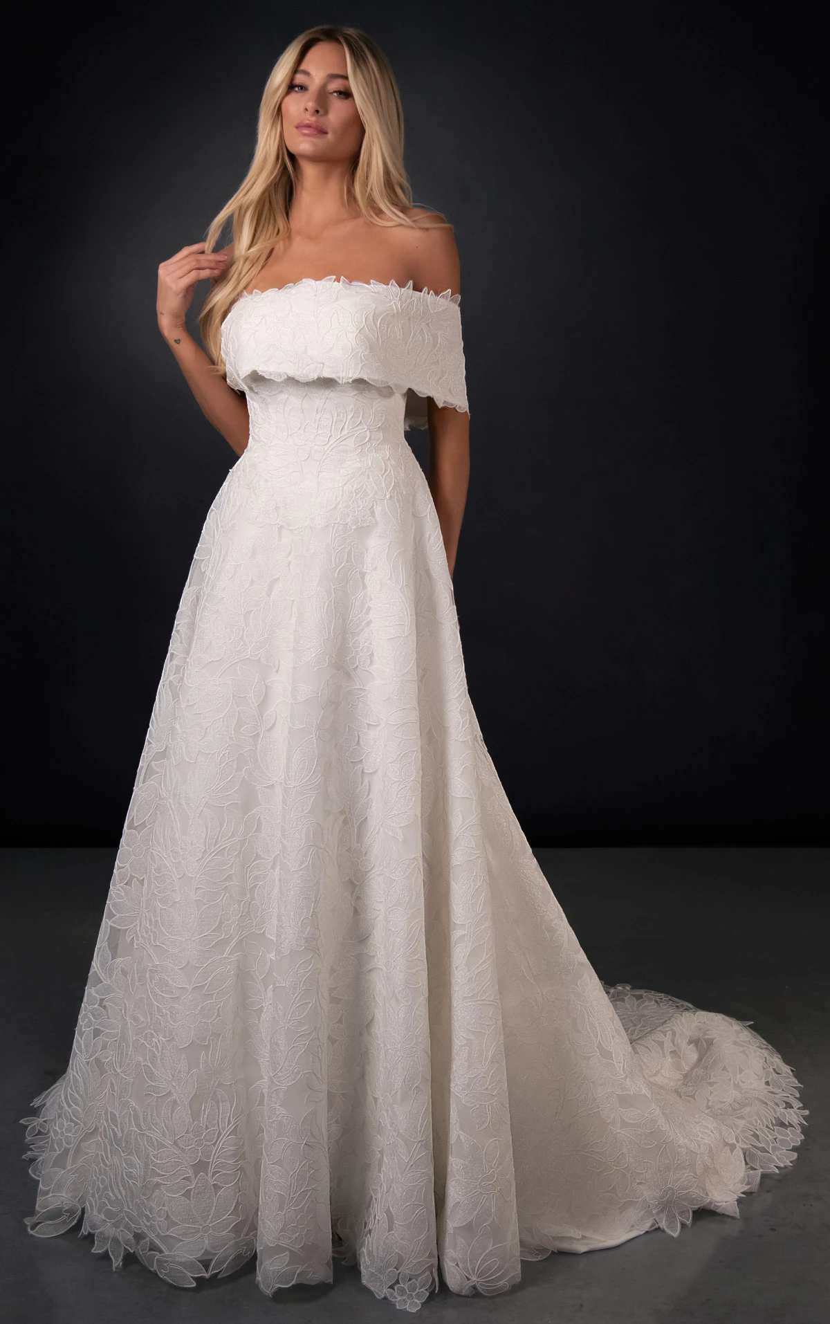 ml2060 Schulterfreies A-Linien-Brautkleid aus Spitze mit abnehmbarem Schal  by Martina Liana
