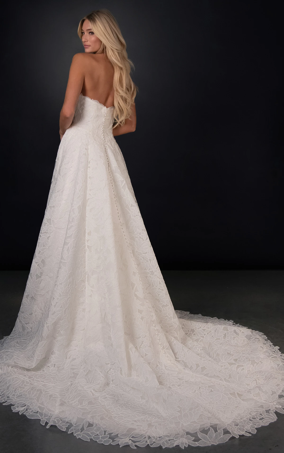 ml2060 Schulterfreies A-Linien-Brautkleid aus Spitze mit abnehmbarem Schal  by Martina Liana