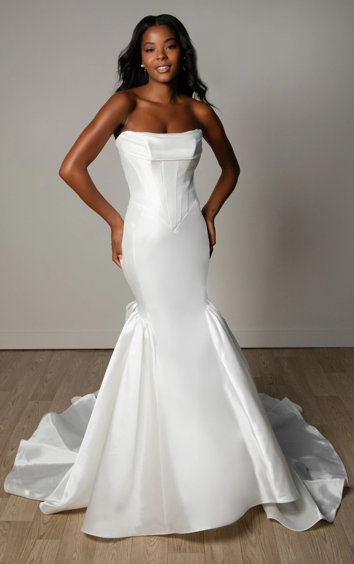 Trägerloses Meerjungfrau-Brautkleid aus schimmerndem Organza mit kaskadierenden Schleifen, SY8298, byStella York