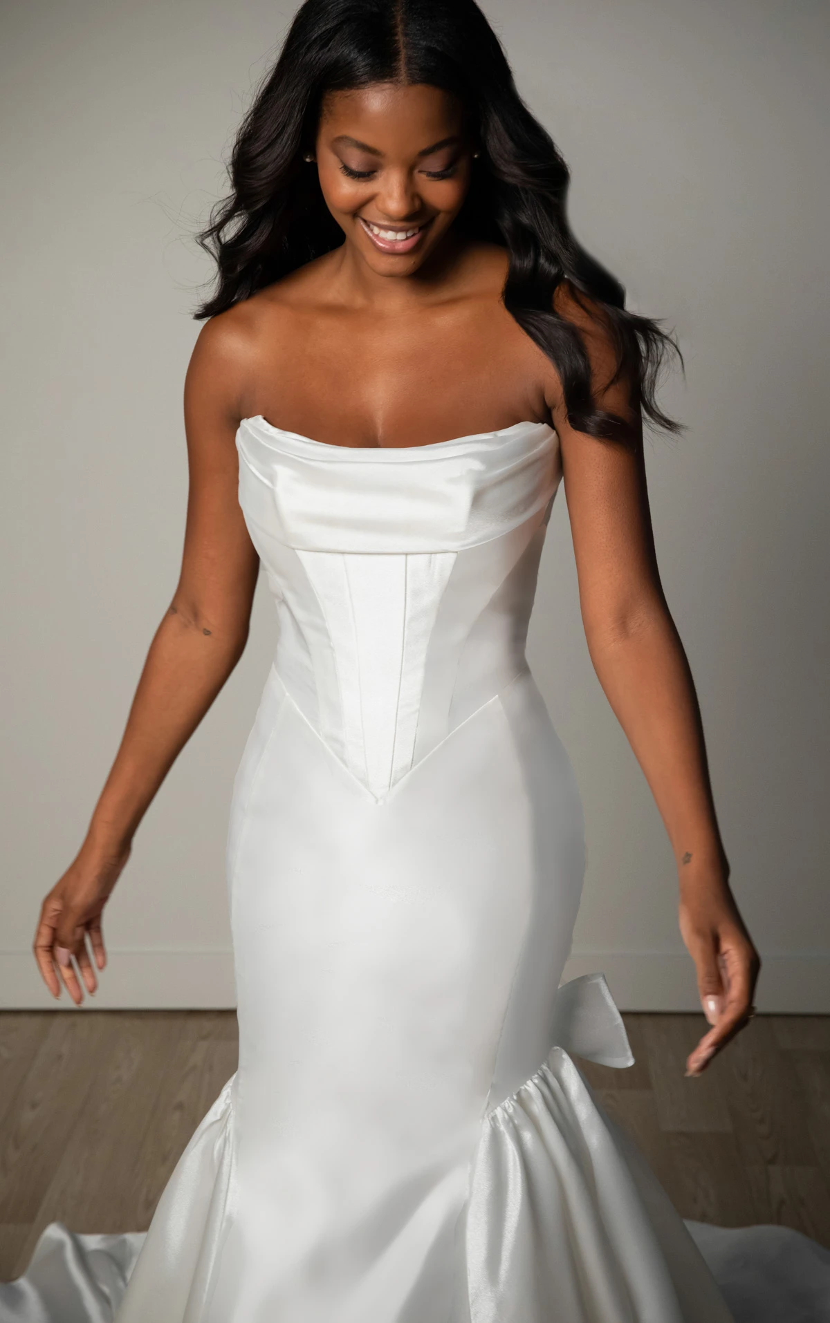 sy8298 Trägerloses Meerjungfrau-Brautkleid aus schimmerndem Organza mit kaskadierenden Schleifen  by Stella York