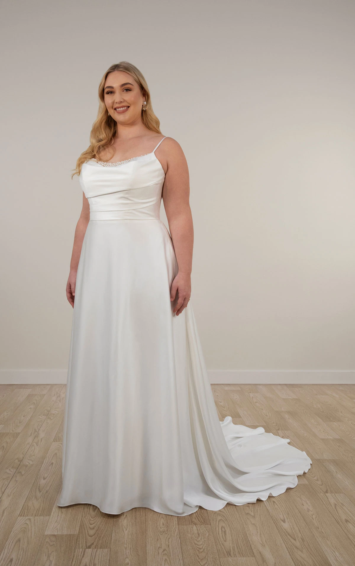 7915 Glamouröses Prinzessinnen-Brautkleid in A-Linie mit Perlenverzierungen by Stella York
