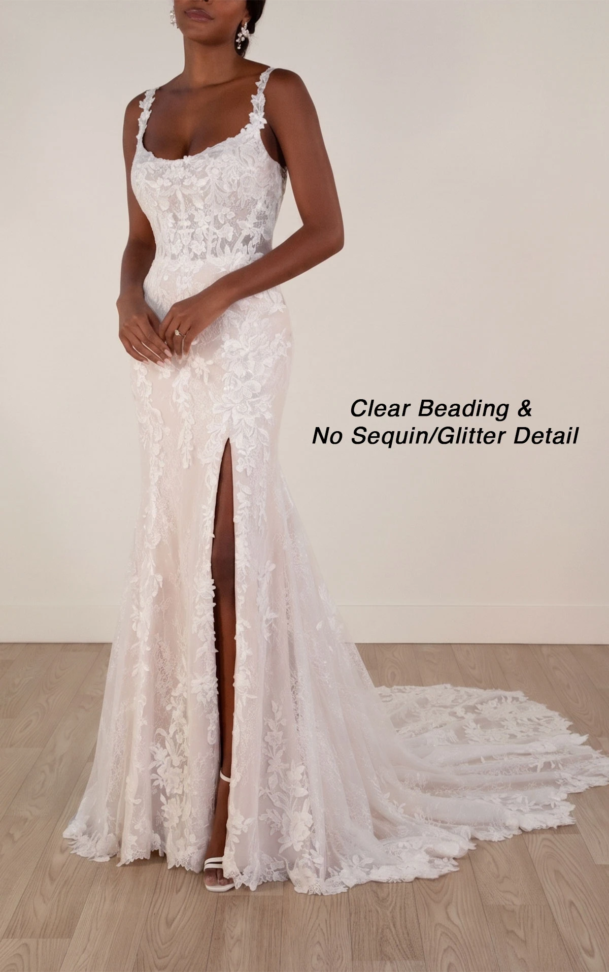 7941 Umwerfendes Fit-and-Flare Hochzeitskleid mit Rundhalsausschnitt und Spaghetti-Trägern  by Stella York