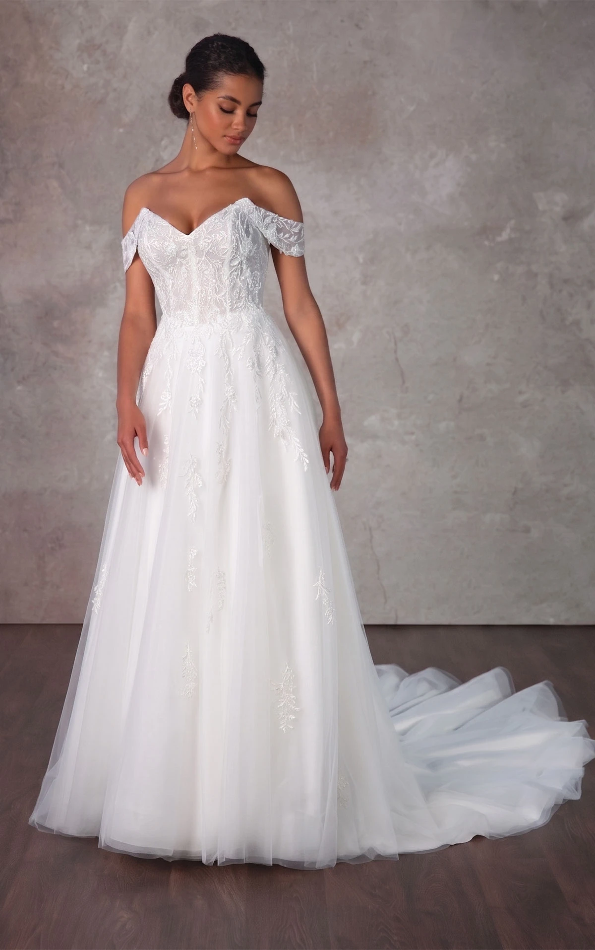 d4098 Bezauberndes schulterfreies A-Linien Brautkleid aus Spitze mit herzförmigem Ausschnitt by Essense of Australia