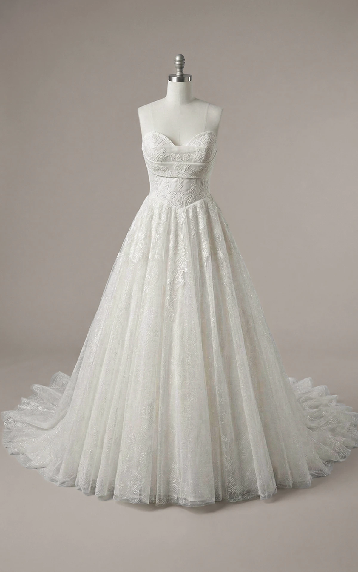 d4270 Elegantes trägerloses A-Linien-Brautkleid aus Chantilly-Spitze  by Essense of Australia