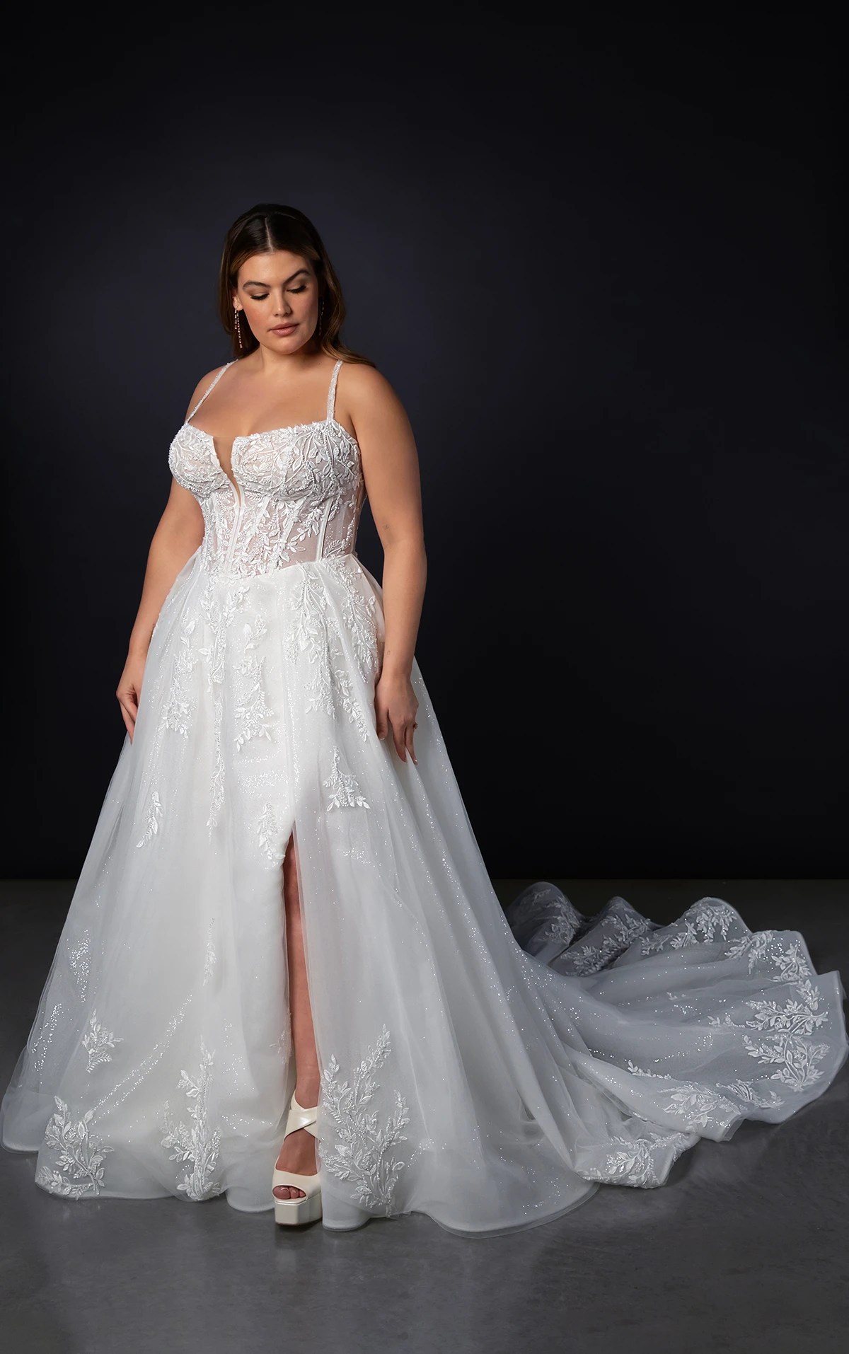 ml1833 Romantisches Prinzessinnen-Brautkleid  in A-Linie aus Spitze und Glitzertüll  by Martina Liana