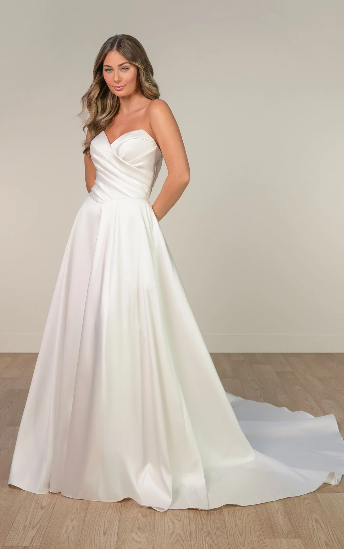 sy8191 A-Linien-Brautkleid mit herzförmigem Ausschnitt und hohem Beinschlitz  by Stella York