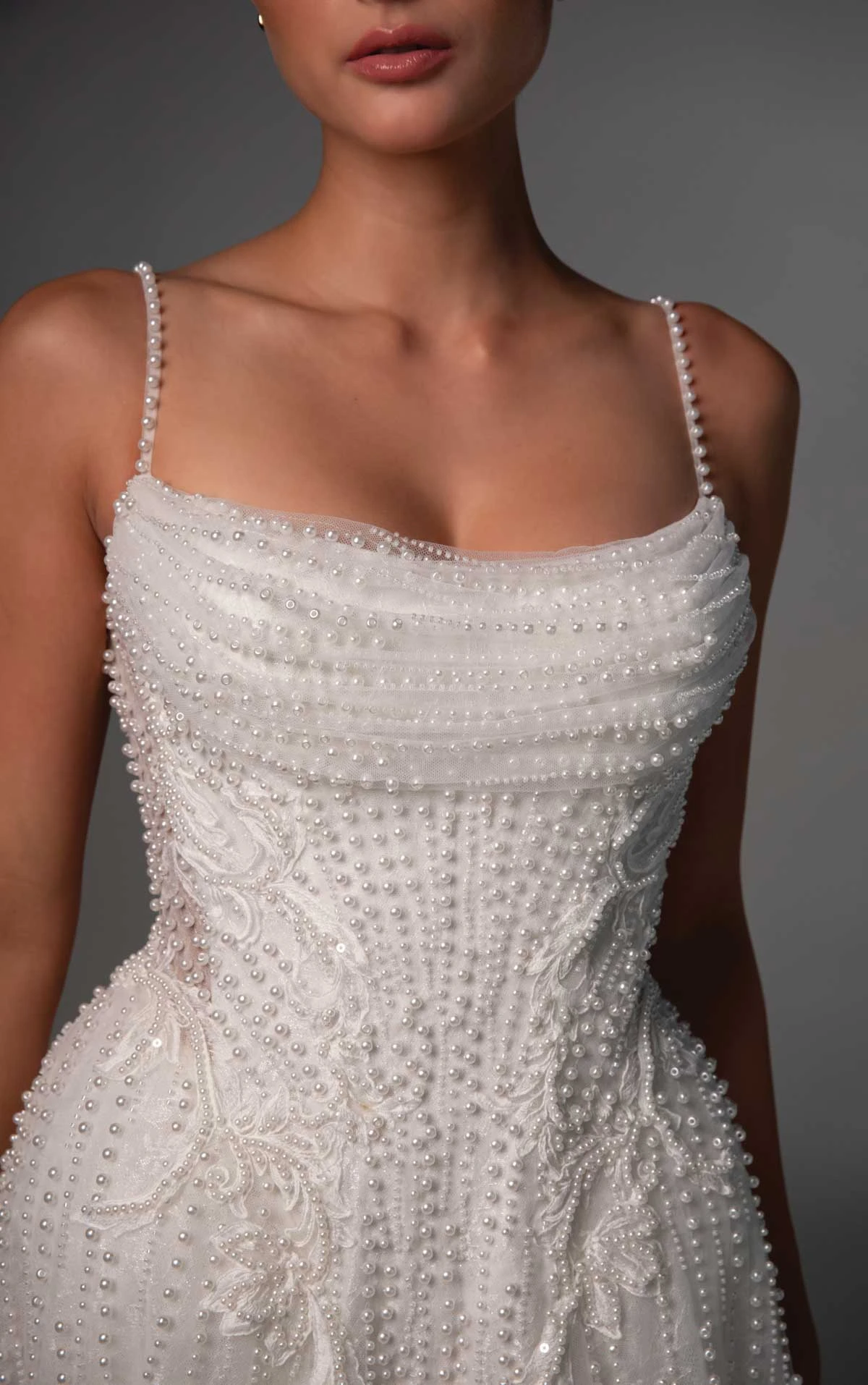 le1502 Drapiertes A-Linien-Brautkleid mit Karree-Ausschnitt und Perlenbesatz  by Martina Liana Luxe