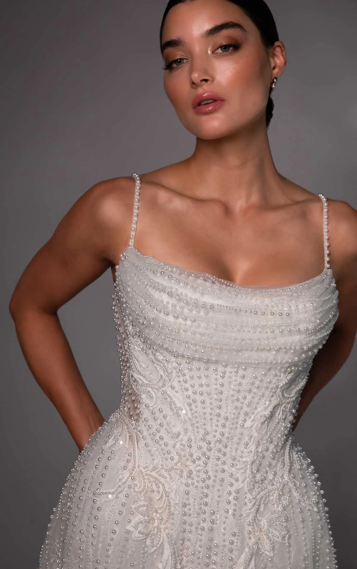 le1502 Drapiertes A-Linien-Brautkleid mit Karree-Ausschnitt und Perlenbesatz  by Martina Liana Luxe